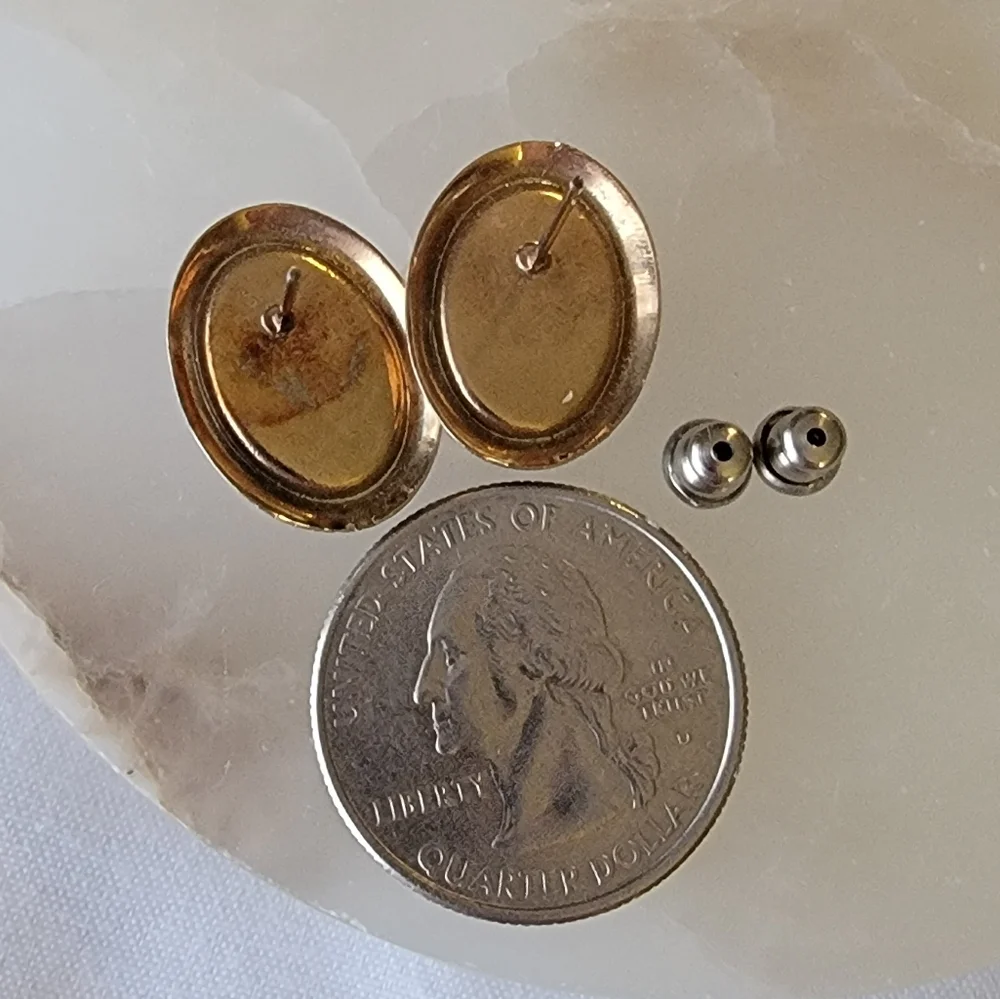 Vintage Oval Cabochon Earrings Gold and Black